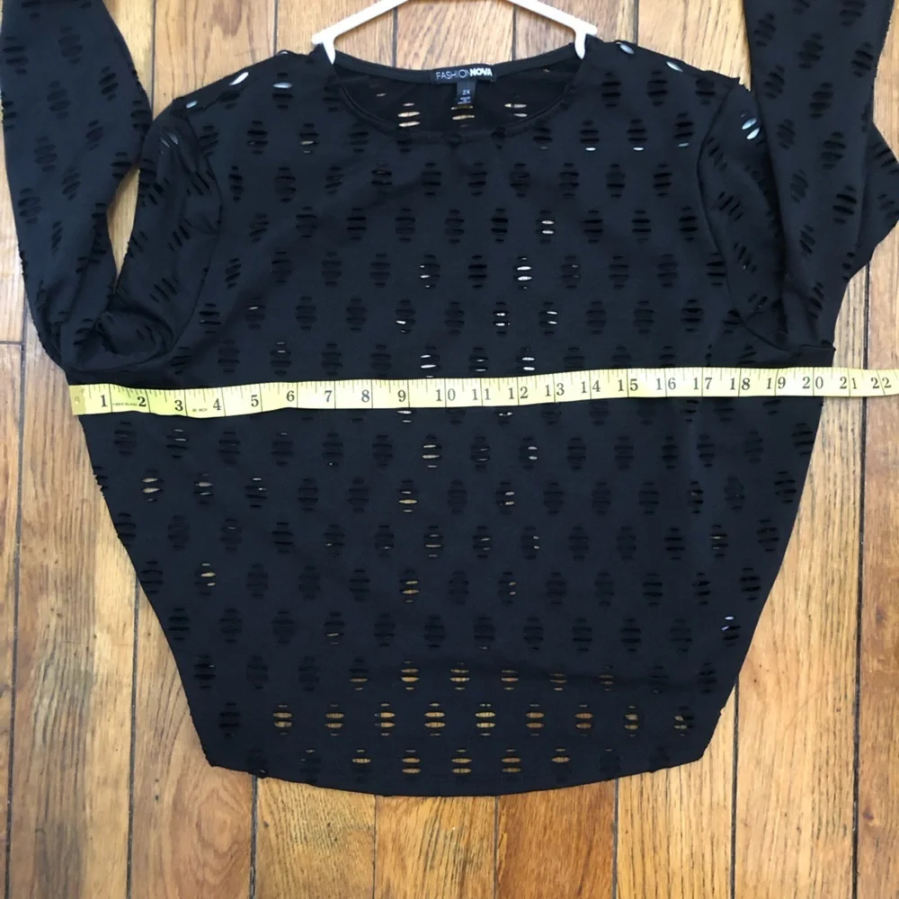 Fashion Nova Black Laser-Cut Long Sleeve Crop Top- size 2X
